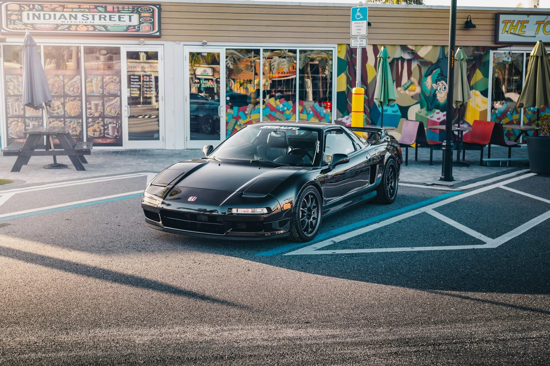 Honda NSX de primera generación, motor central, en color rojo